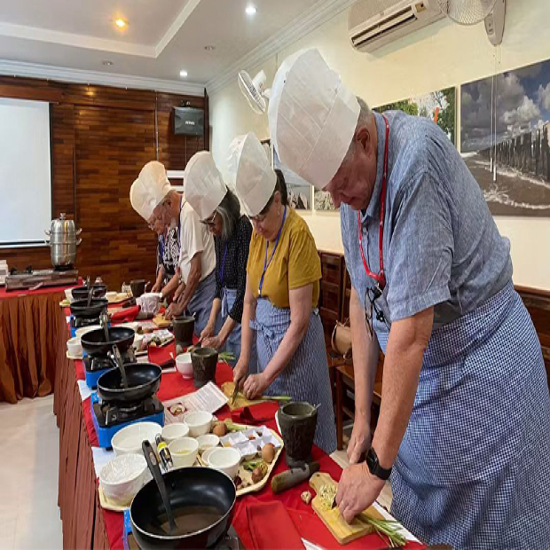 Private Cooking Class and City Tour